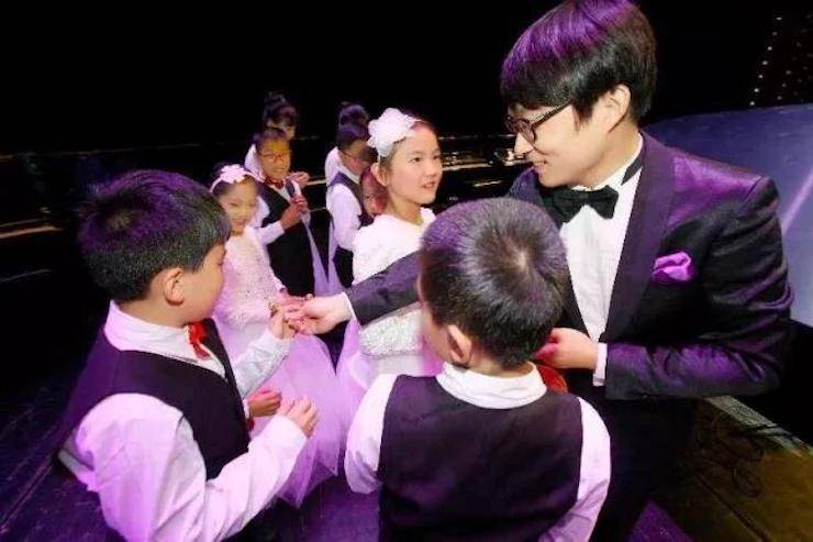万圣节狂欢临近！优胜客艺术家宋思衡在津奏响“交响情人梦”