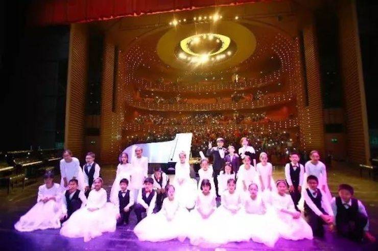 万圣节狂欢临近！优胜客艺术家宋思衡在津奏响“交响情人梦”