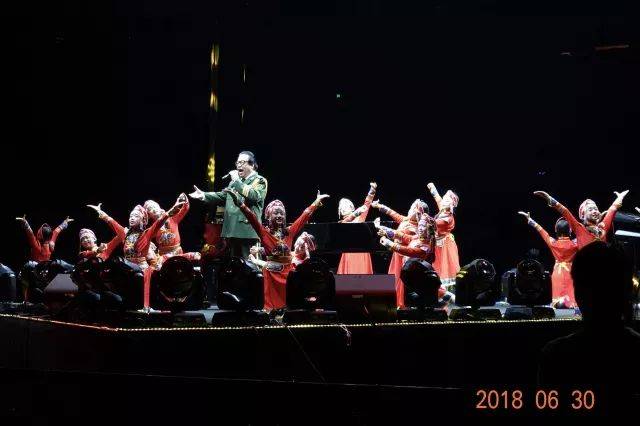 歌声悠扬，唱出时代记忆，琴声悦耳，奏响希望乐章 <br> 2018“我爱你中国?纪念改革开放40周年”经典歌曲上海演唱会圆满落幕