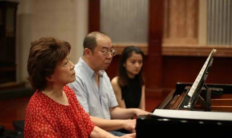 热烈：亍跋睬熘 音悦津门”钢琴重奏音乐会暨天津鲍蕙荞钢琴城开业庆典演出圆满成功！