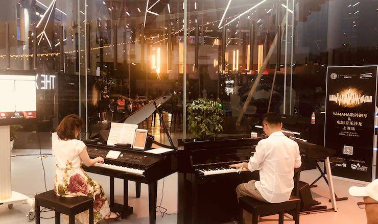 上海知音携手宝马体验中心再献音乐好礼 ——优胜客Clavinova音乐沙龙