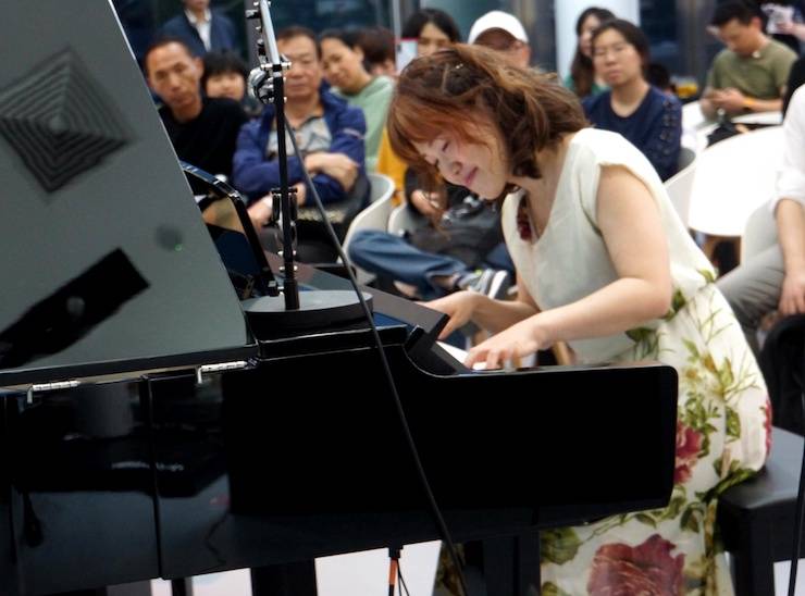 上海知音携手宝马体验中心再献音乐好礼 ——优胜客Clavinova音乐沙龙