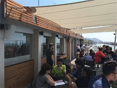 优胜客之声为萨莱诺湾的Embarcadero设立黄金标准